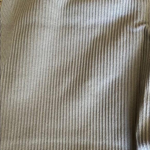 Green and Gray High-Waisted Shorts Set - Picture 6 of 10